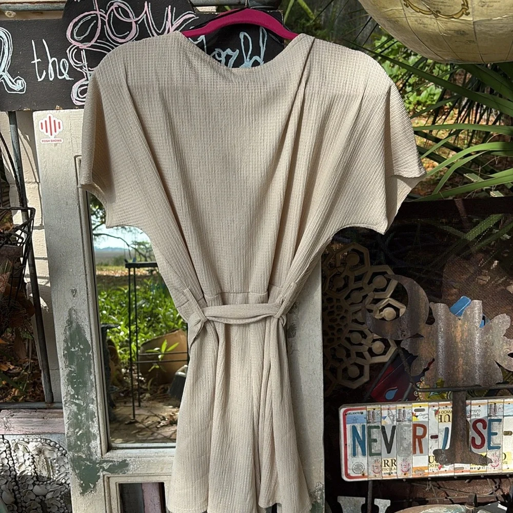 NWT H&M Cream Wrap Tie Front Short Sleeve Romper - Picture 4 of 5